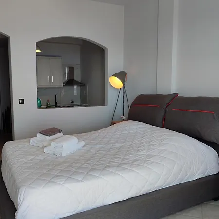 9 Muses Apartahotel 2*